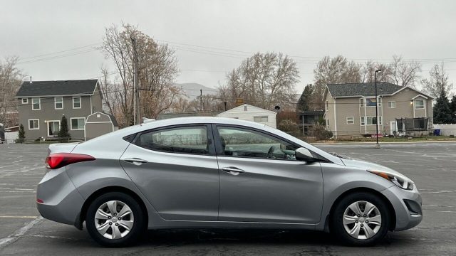 2016-hyundai-elantra-se-4dr-sedan-6a-us-