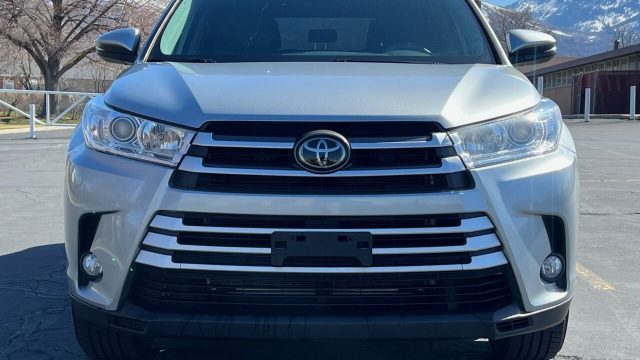 2018-toyota-highlander-le-plus-awd-4dr-suv