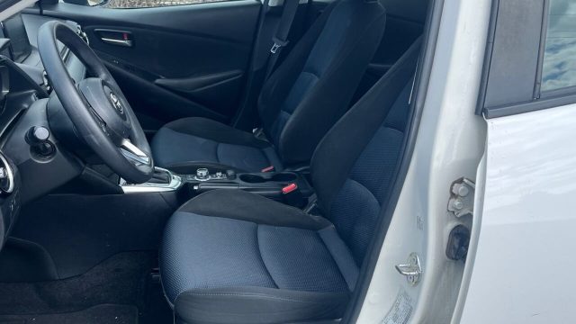 2019-toyota-yaris-le-4dr-sedan-6a